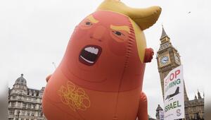 In London schwebten über dem Protestmarsch zahlreiche Ballons von Trump-Babys.