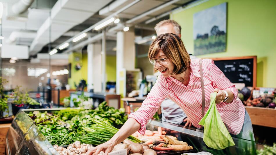 Frau im Supermarkt