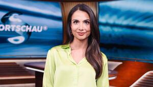 Lea Wagner begleitet für die ARD die Fussball-WM aus dem Studio in Köln.