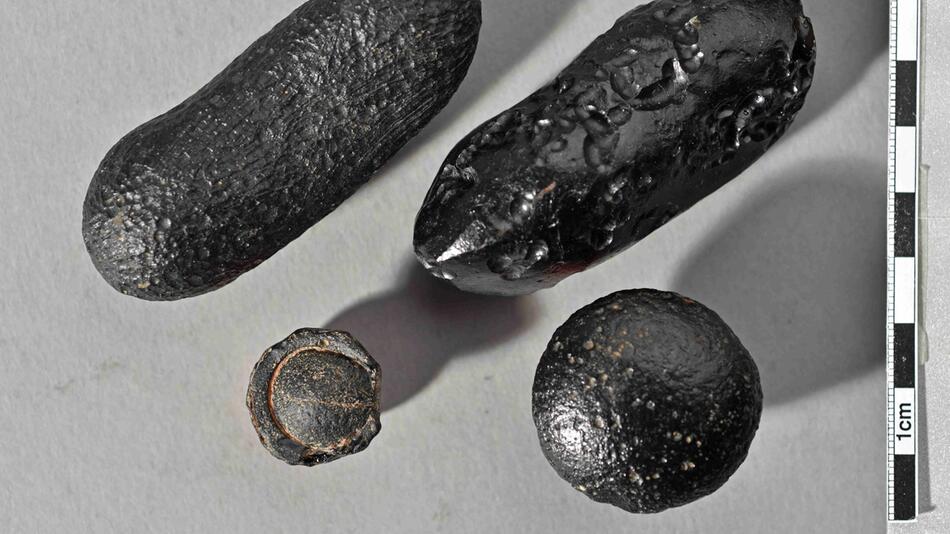 Meteorit schleuderte Glas über Globus