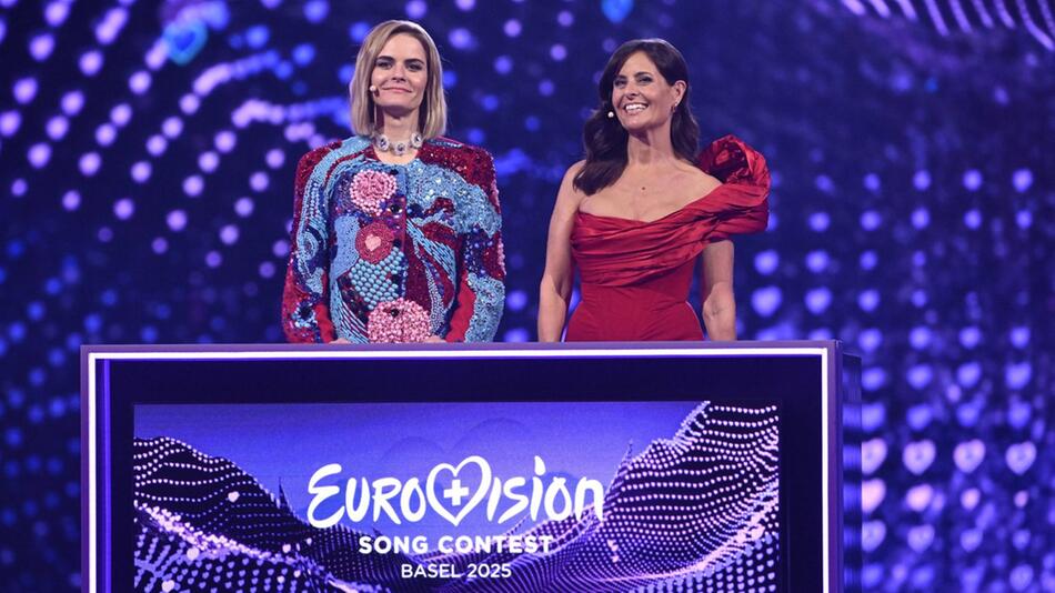 Zusammen mit Sandra Studer und Michelle Hunziker (nicht im Bild) hat Hazel Brugger die ...