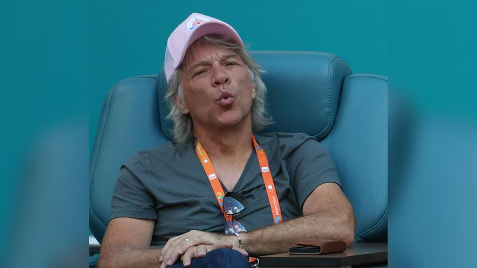 Jon Bon Jovi bekommt von seiner Enkeltochter offenbar nicht genügend Bilder.