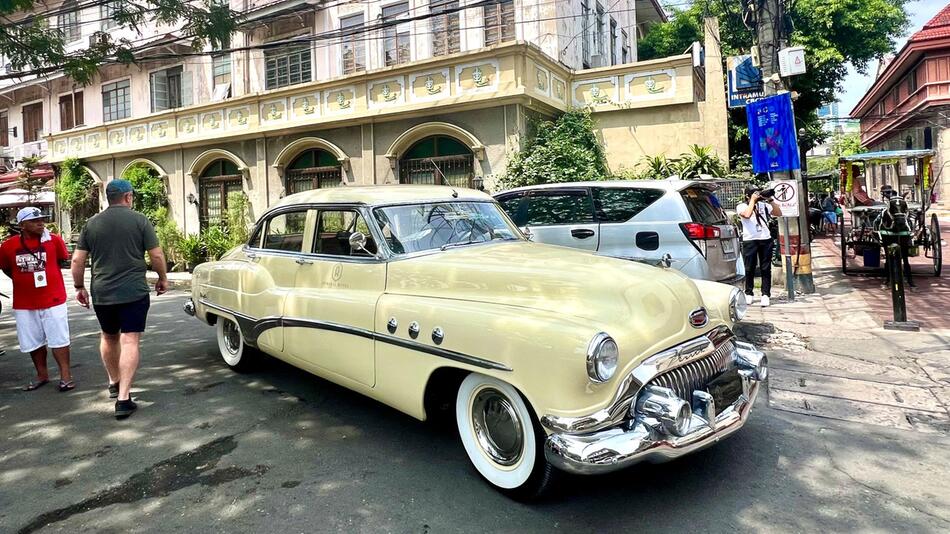 Oldtimer im Stadtviertel Intramuros in Manila