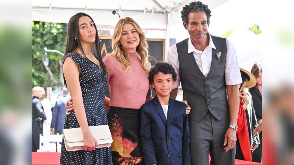 Ellen Pompeo mit zwei ihrer drei Kinder und Ehemann Chris Ivery.