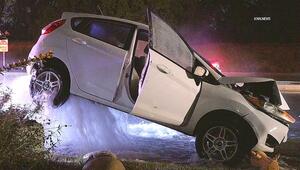 Heftiger Wasserdruck: Auto hebt nach Crash mit Hydranten ab