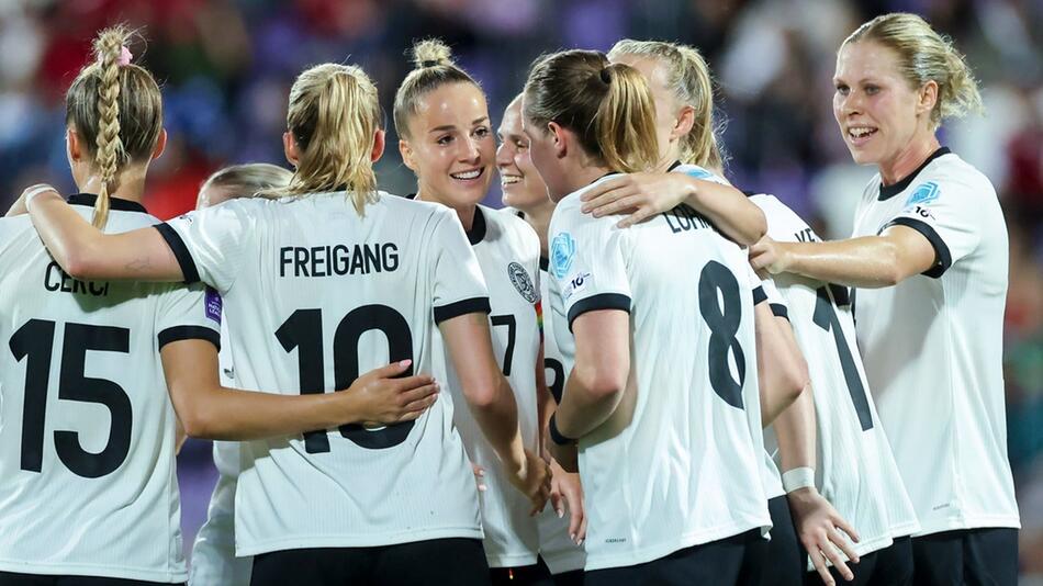 Die DFB-Frauen um Giulia Gwinn setzten sich im Auftaktspiel der Fussball-EM durch - und sorgten ...