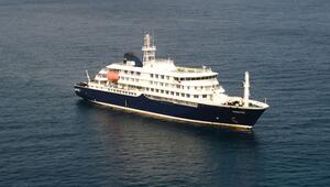Das Kreuzfahrtschiff MV Hondius liegt im Atlantik vor den Kapverden vor Anker.