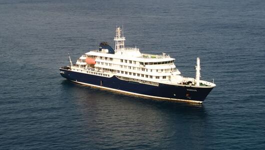 Das Kreuzfahrtschiff MV Hondius liegt im Atlantik vor den Kapverden vor Anker.