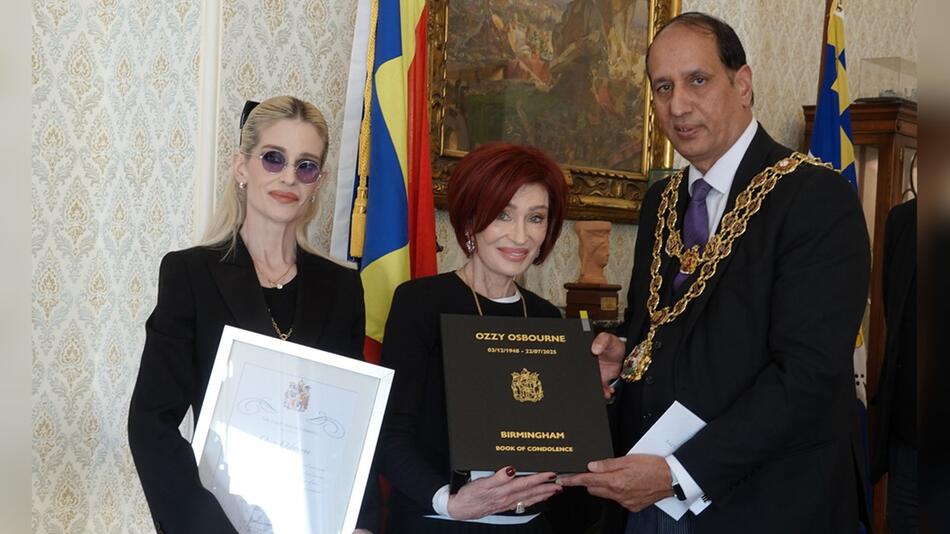 Ger Kelly Singer Ozzy Osbourne: Familie nimmt unter Tränen Ehrenpreis entgegen | GMX.CH