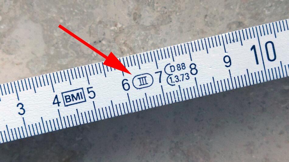 Römische Zahlen auf Zollstock und Massband