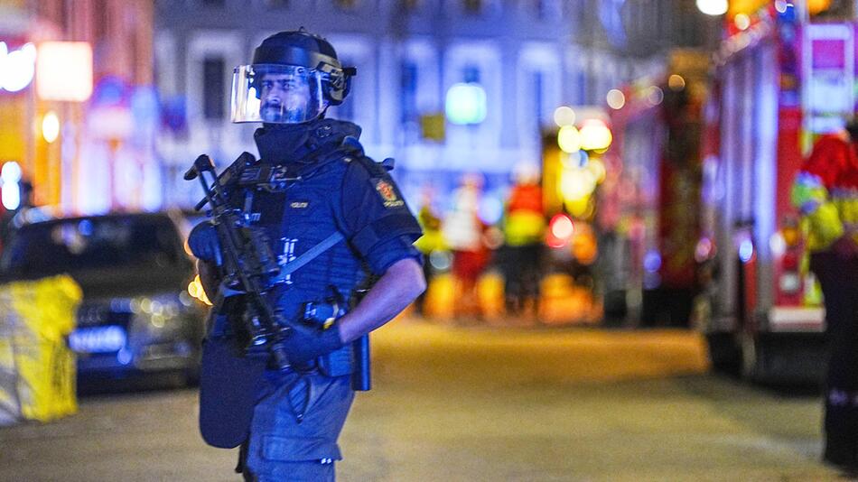 Einsatzkräfte bei möglicher Explosion