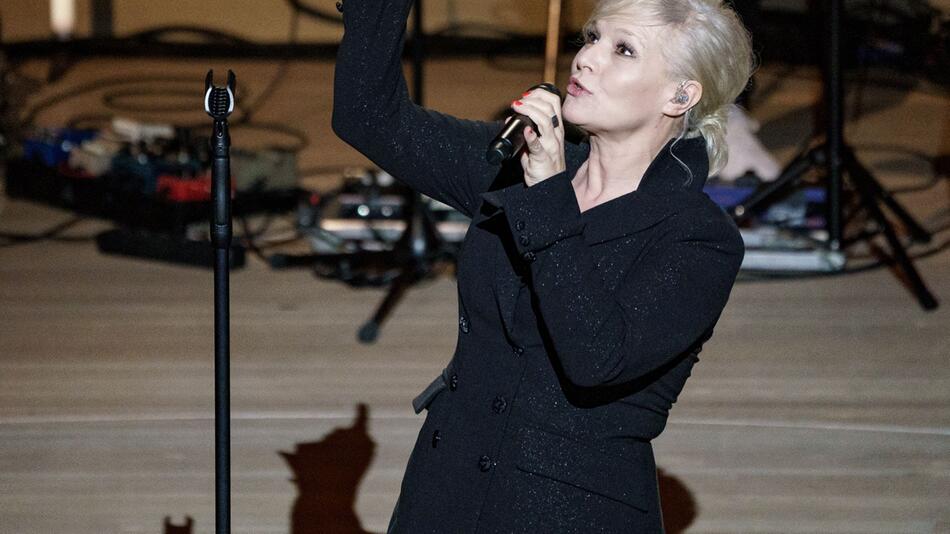 "Neu-Neujahrskonzert" von Ina Müller