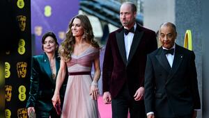 Hier strahlen sie das Familiendrama weg: Prinzessin Kate und Prinz William bei den BAFTAs.