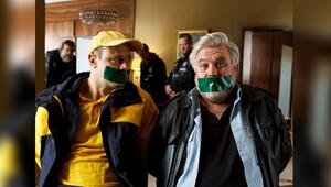 "Harter Brocken: Der Waffendeal": Dorfsheriff Koops (Aljoscha Stadelmann, r.) und Postbote ...