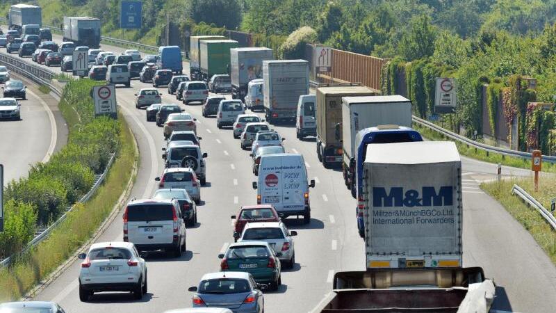 Autobahn A 8 bei Karlsruhe