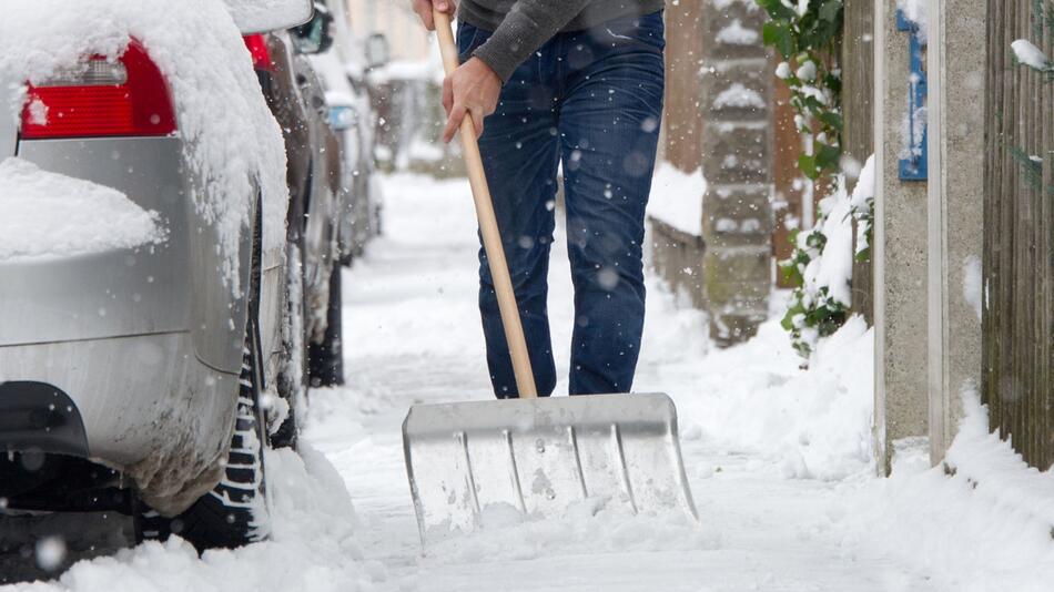 Schneeschippen Rücken