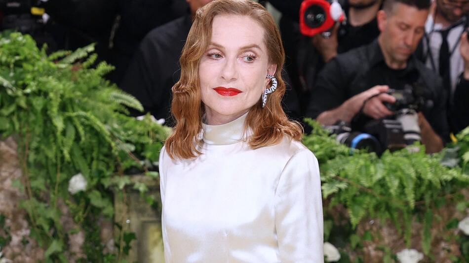 Isabelle Huppert, hier bei der diesjährigen Met Gala abgelichtet, steht im August der Jury am ...