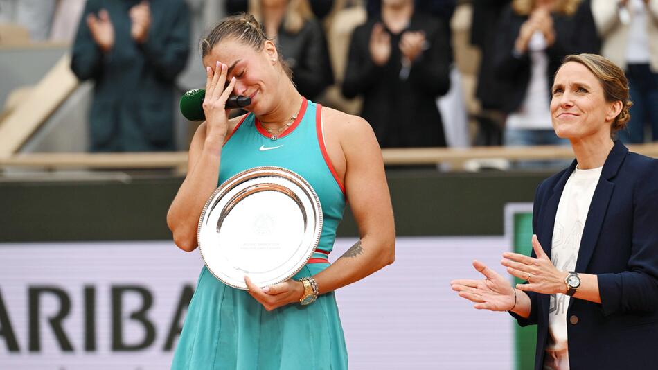 Aryna Sabalenka kann ihre Tränen nach der Finalniederlage gegen Coco Gauff nicht zurückhalten.