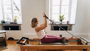 Natalia Cichos-Terrero beim Reformer-Pilates