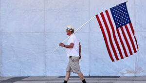 Mann mit US-Flagge